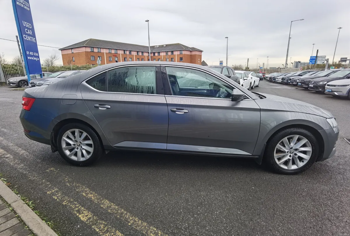 SKODA SUPERB 2.0TDI AMBITION AUTOMATIC 150BHP - Image 4