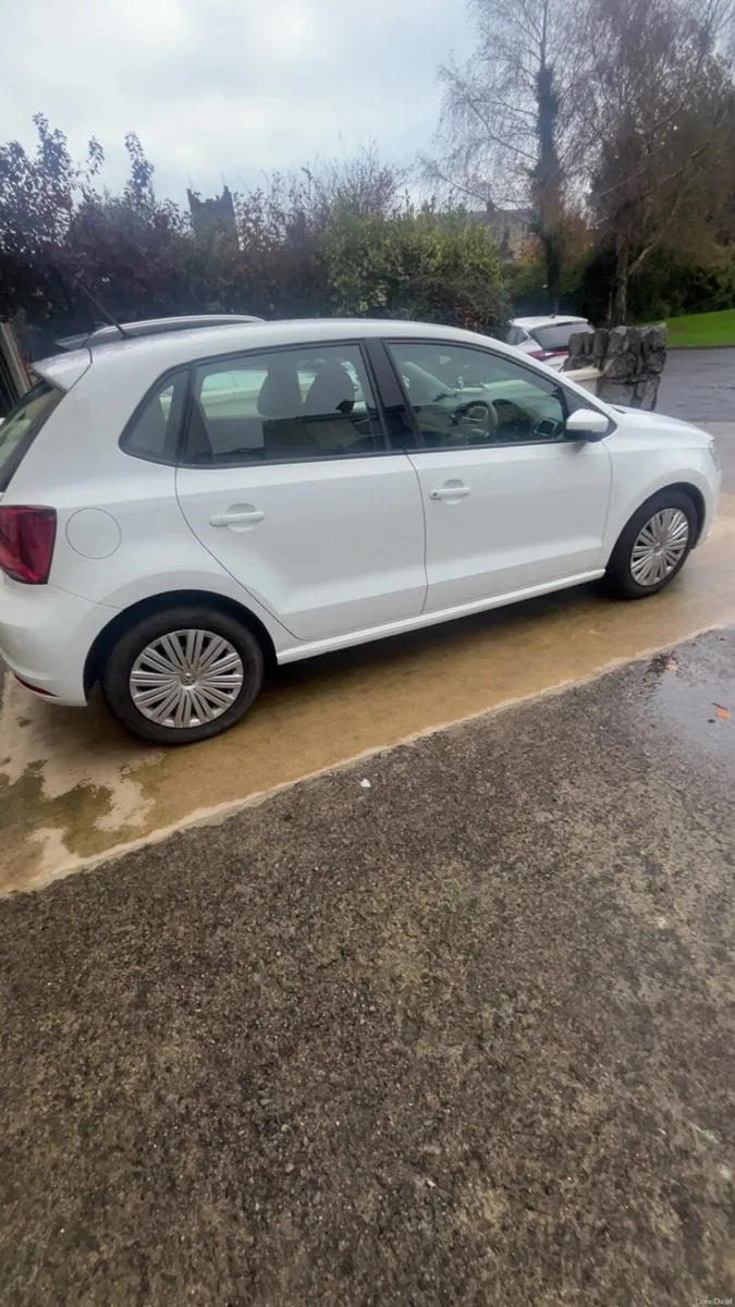 Automatic Volkswagen Polo - Image 2