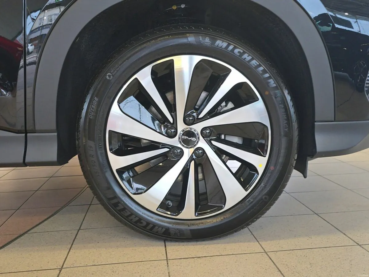 BYD SEAL U **ORDER NOW FOR 262**DMi PLUG-IN HYBRID - Image 5
