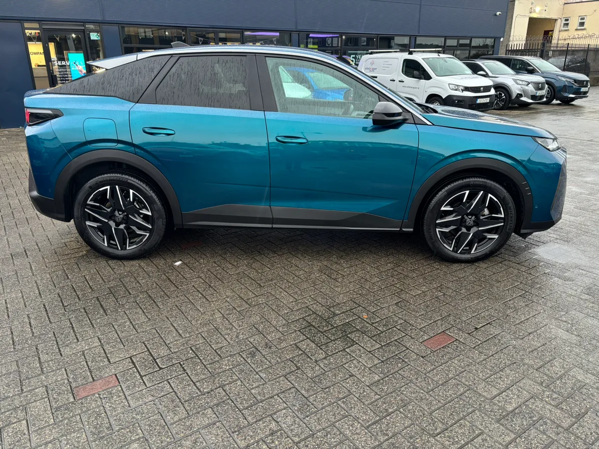 2025 Peugeot 3008 Allure Hybrid - Image 3