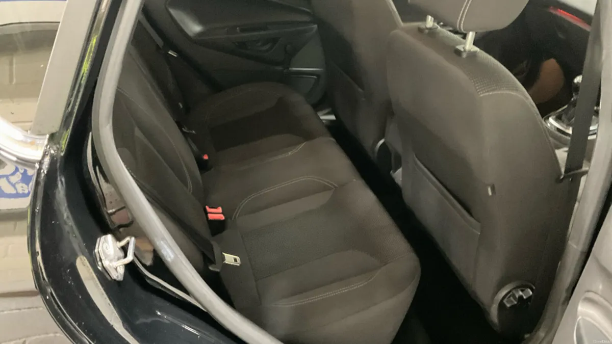 2017 Ford Fiesta TITANIUM 1.0 Petrol - Image 4