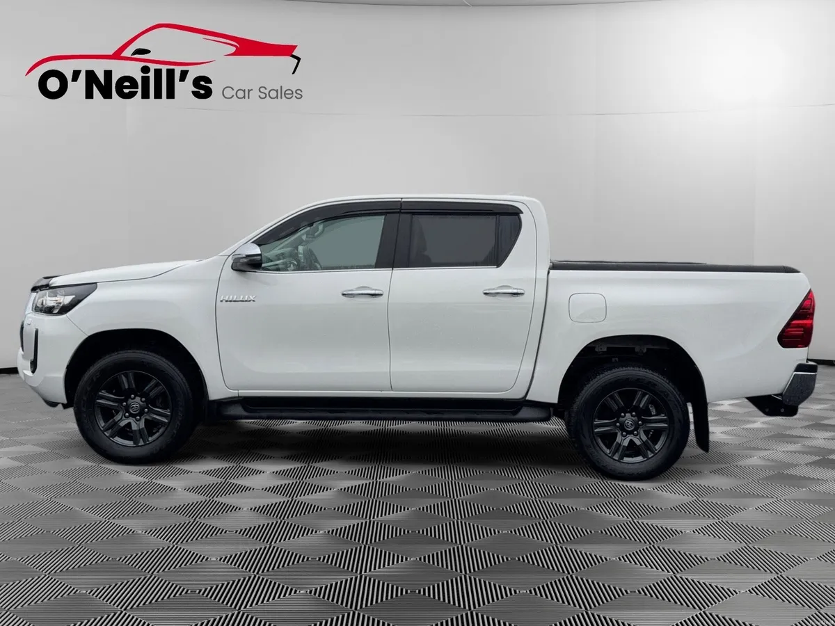 Toyota Hilux 2023 *NO VAT* 2.4 SR5 DOUBLE CAB #307 - Image 6