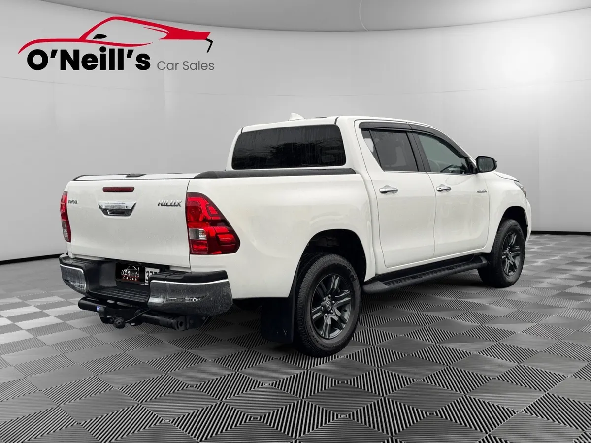 Toyota Hilux 2023 *NO VAT* 2.4 SR5 DOUBLE CAB #307 - Image 3