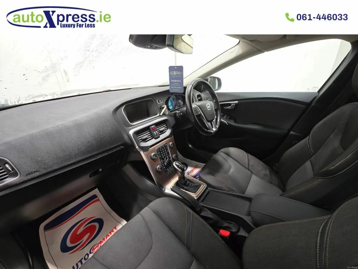 Volvo V40 1.6 T4 Cross Country Automatic, Reversin - Image 4