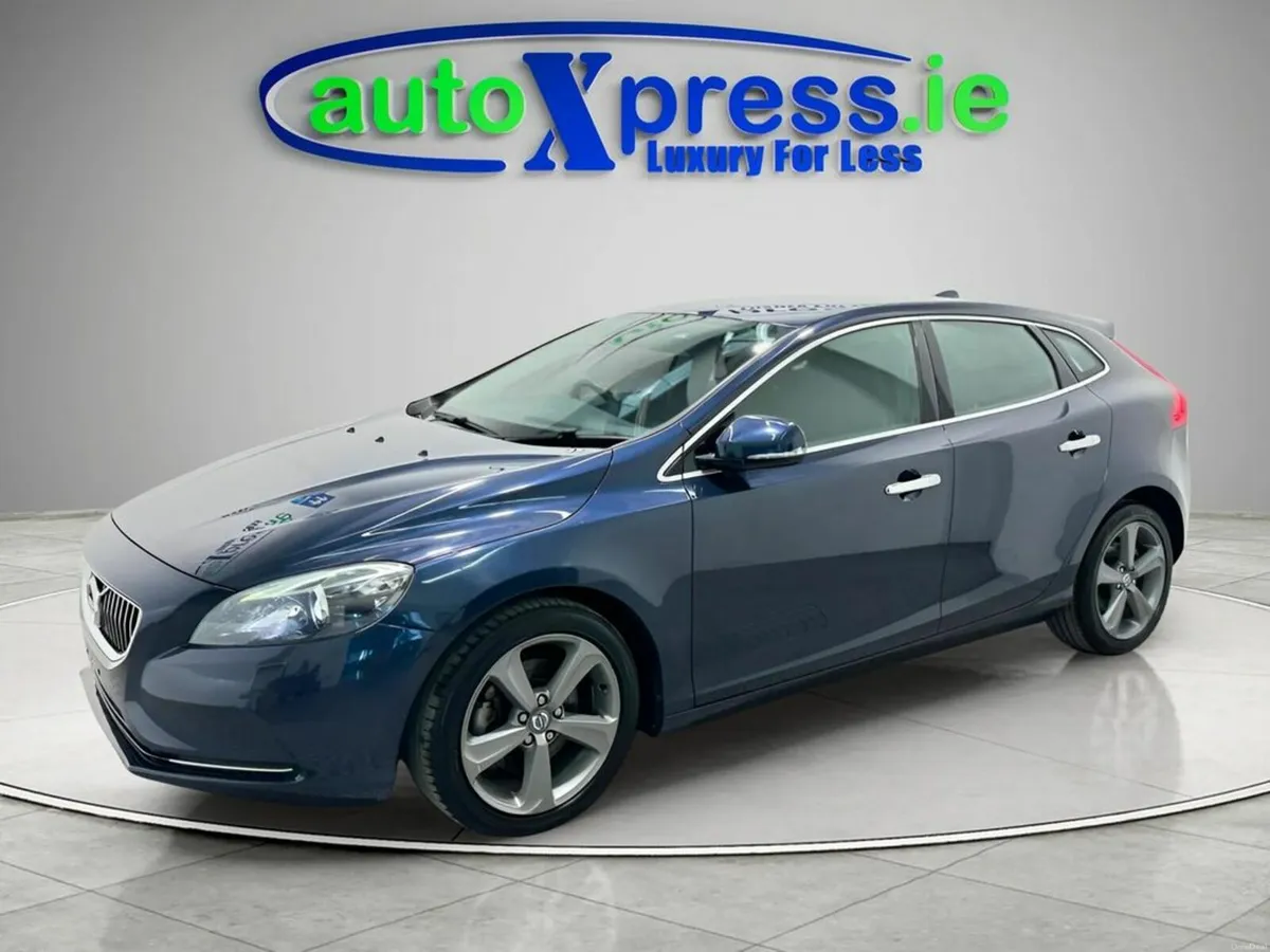 Volvo V40 1.6 T4 Automatic - Image 3