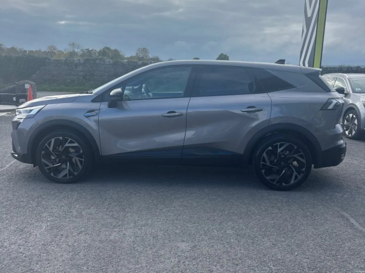 Renault Symbioz E-Tech HEV 145 Iconic Esprit Alpin - Image 4