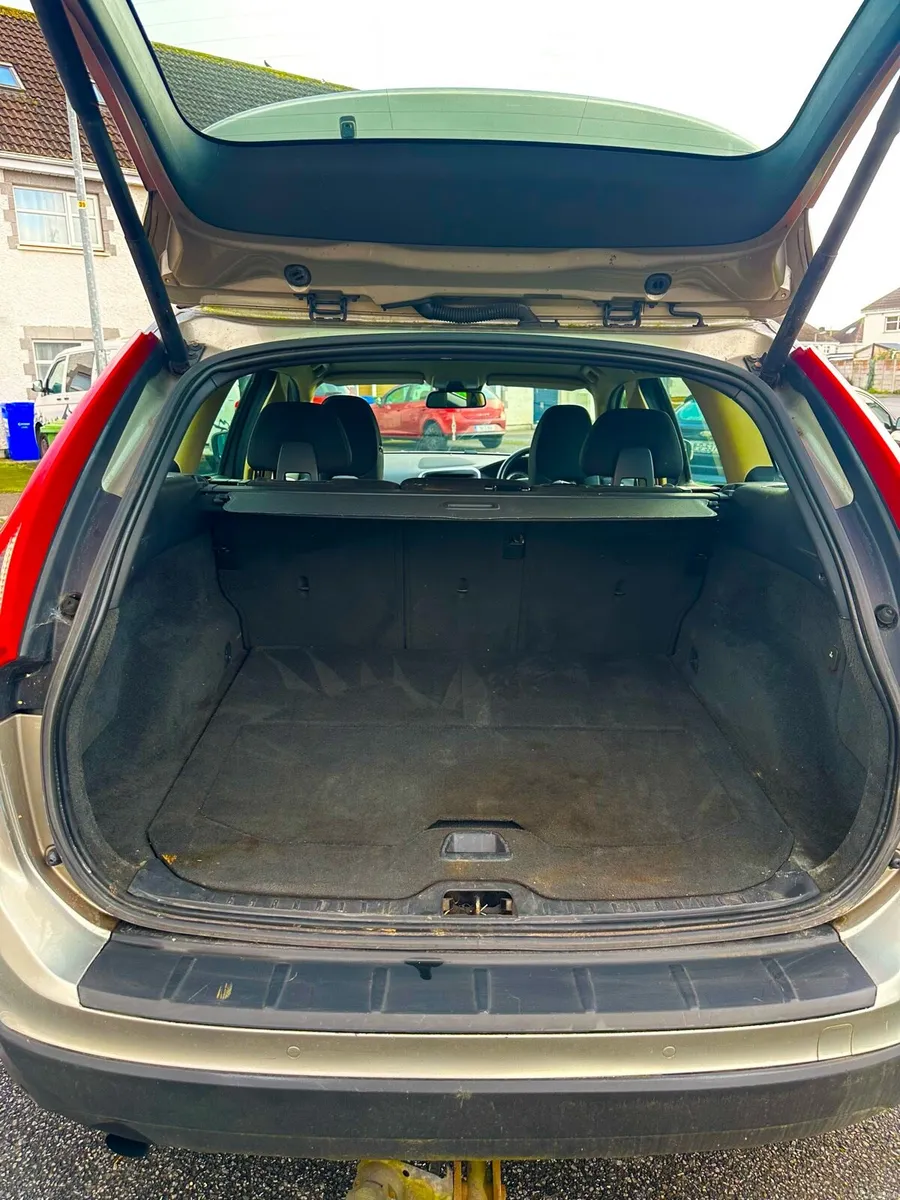 Volvo xc60 ( offers please ) - Image 3