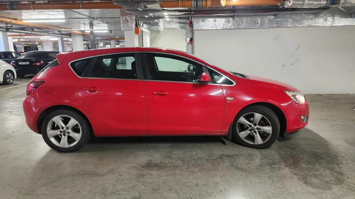 Opel Astra 2011 – 1.3 CDTI Diesel - Image 2