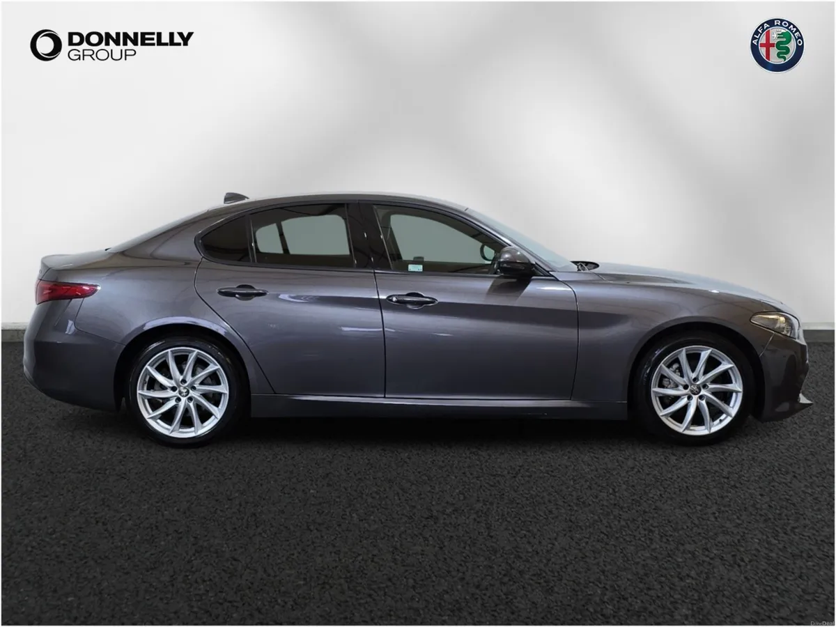 Alfa Romeo Giulia Saloon Sprint - Image 3
