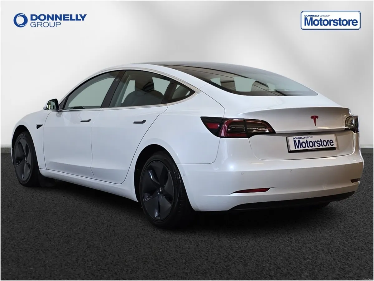 Tesla Model 3 Saloon Standard Plus - Image 2