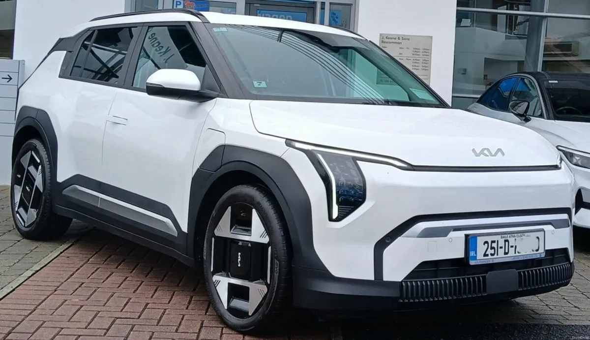Kia EV3 EV3 Earth 3 - Long Range **AUTOMATIC, REAR - Image 1