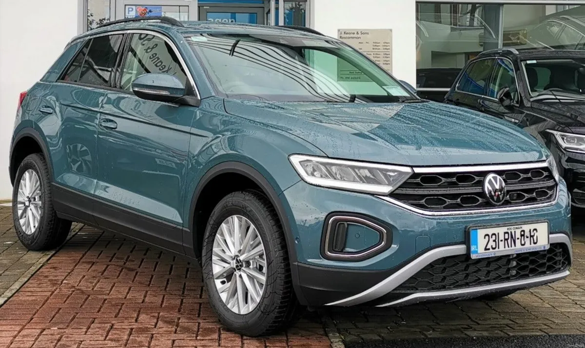 Volkswagen T-Roc Life 1.0 TSI 110HP **REAR VIEW CA - Image 1