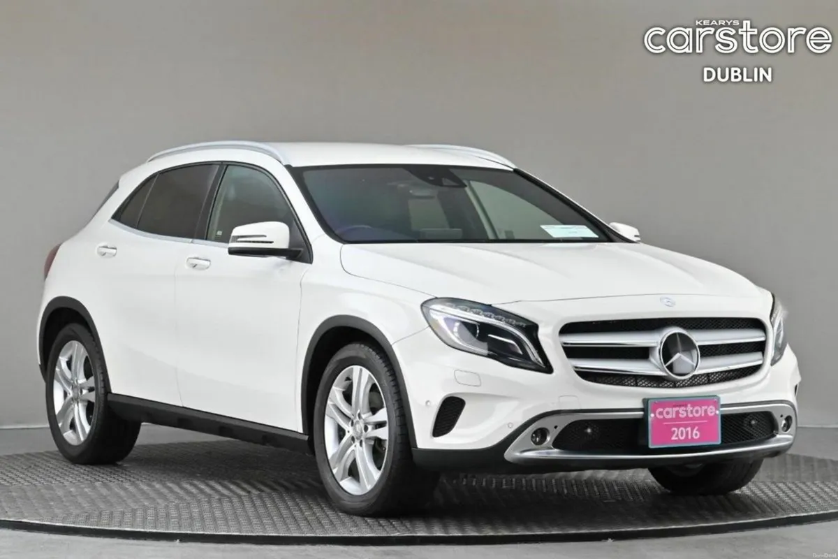 Mercedes-Benz GLA GLA 180 **HALF LEATHER**REVERSE - Image 1