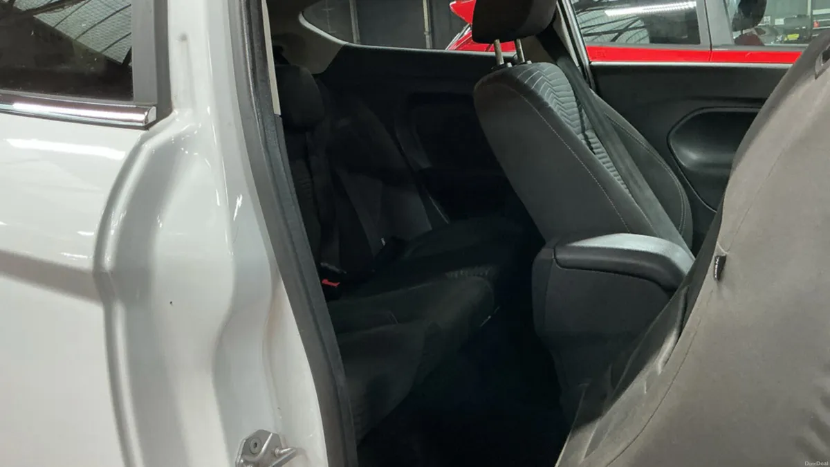 2015 Ford Fiesta TITANIUM 1.0 Petrol - Image 4
