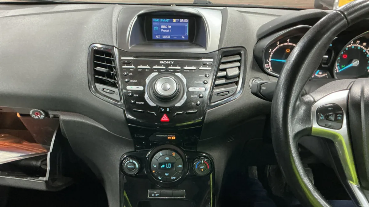 2015 Ford Fiesta TITANIUM 1.0 Petrol - Image 2