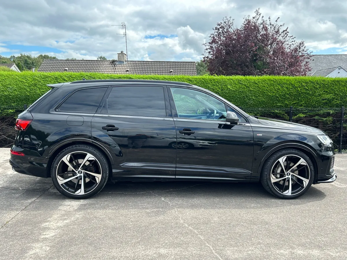 Audi Q7 2023 - Image 3