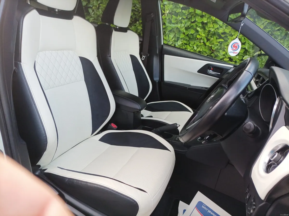 TOP SPEC TOYOTA AURIS 1.8 PETROL HYBRID, 2016 - Image 3