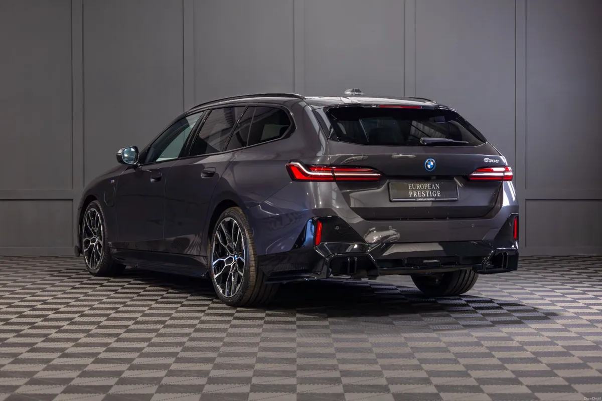 2025 BMW 5-Series 530e M-Sport - Image 4