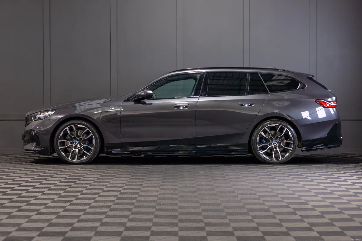 2025 BMW 5-Series 530e M-Sport - Image 3