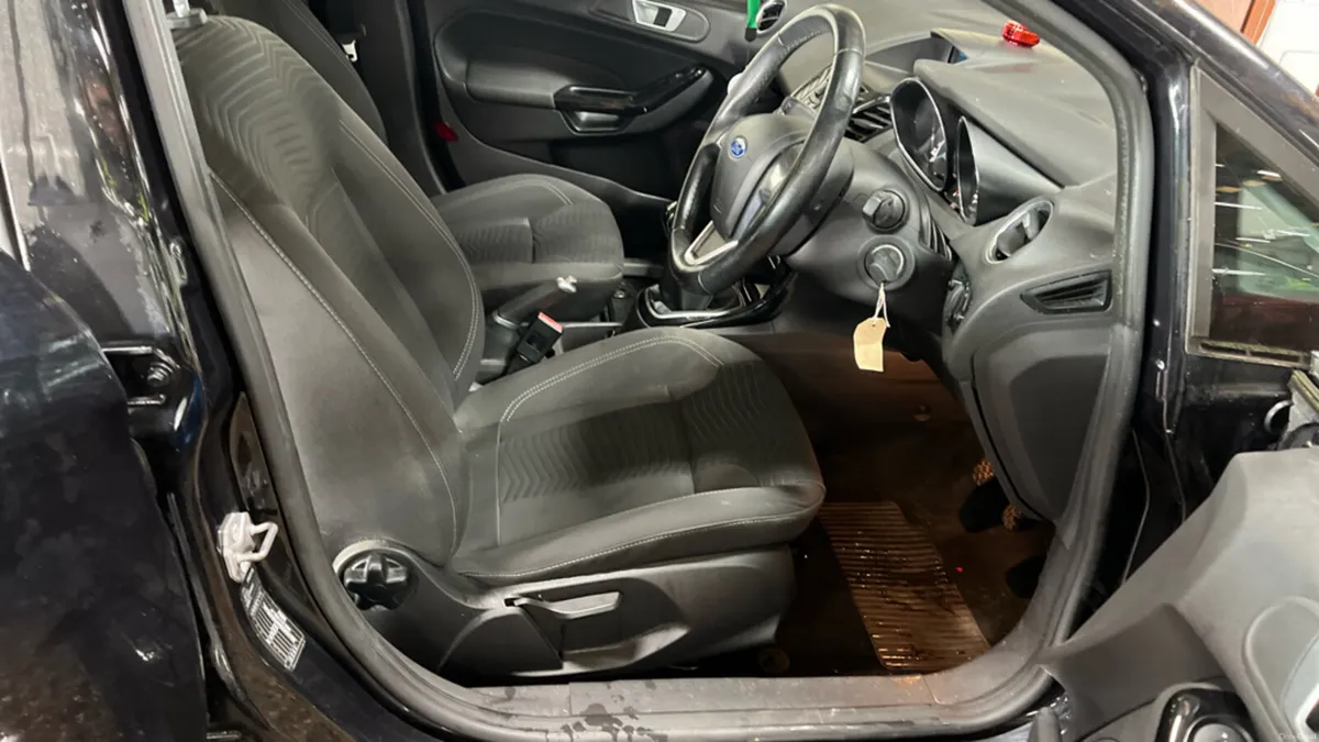 2014 Ford Fiesta TITANIUM 1.0 Petrol - Image 3