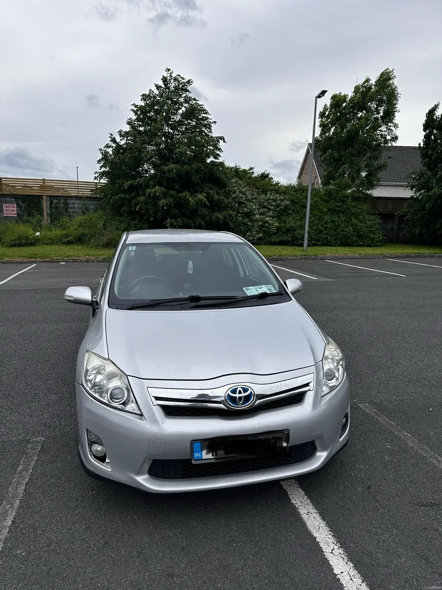 Toyota Auris Hybrid - Image 2