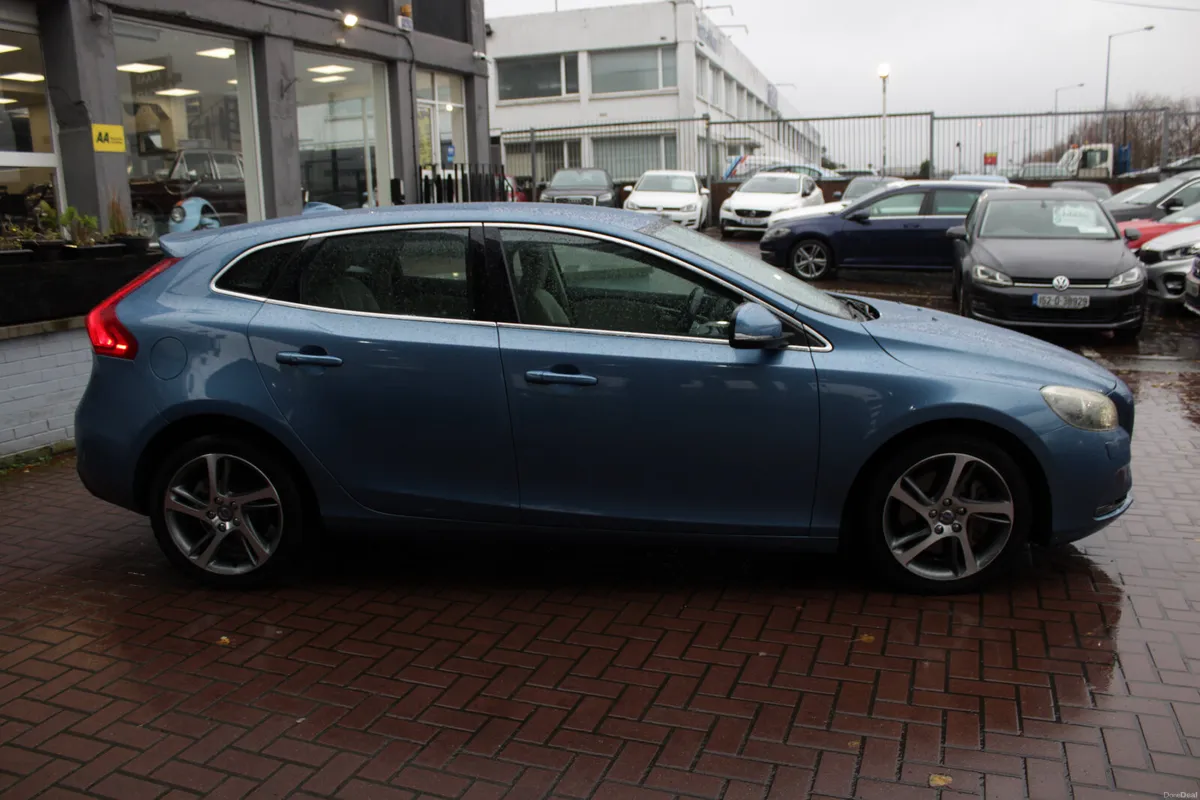 2.0D4 SE LUXURY 5DR HATCHBACK AUTO  // IMMACULATE - Image 3