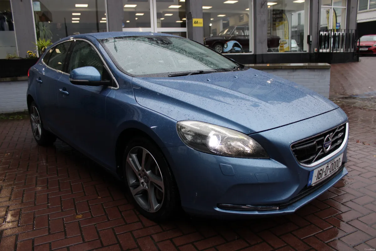 2.0D4 SE LUXURY 5DR HATCHBACK AUTO  // IMMACULATE - Image 2