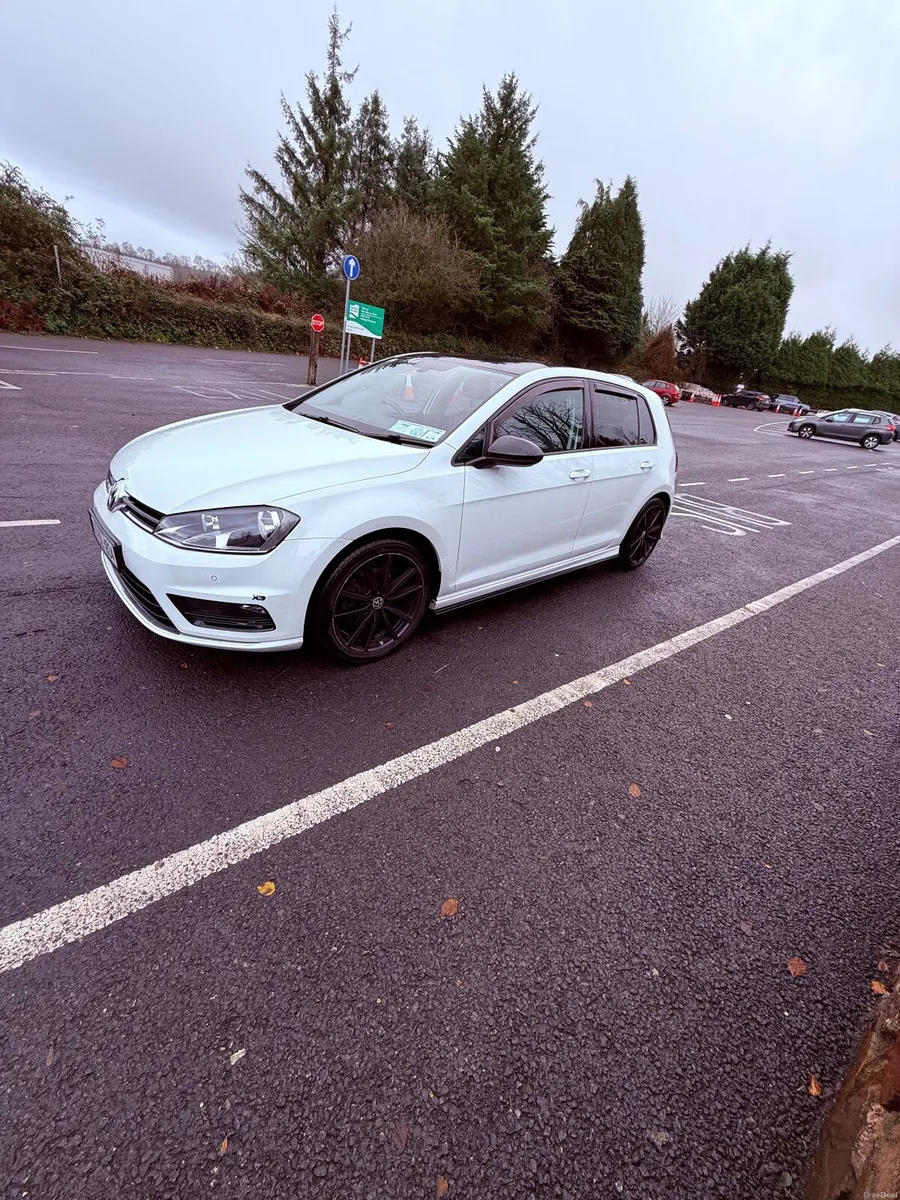 Volkswagen Golf R-Line - Image 1