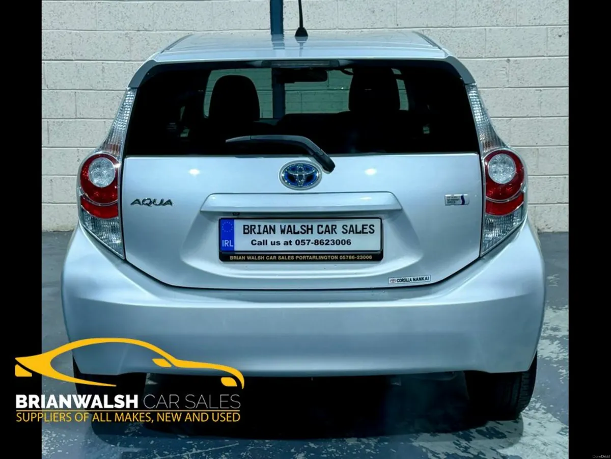 Toyota Aqua Automatic hybrid - Image 2