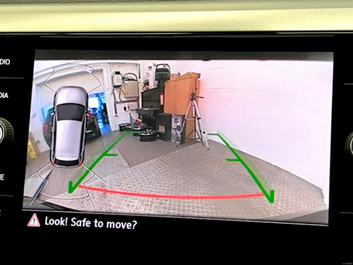 Volkswagen Polo 1.0TSI Automatic, Reversing camera - Image 4