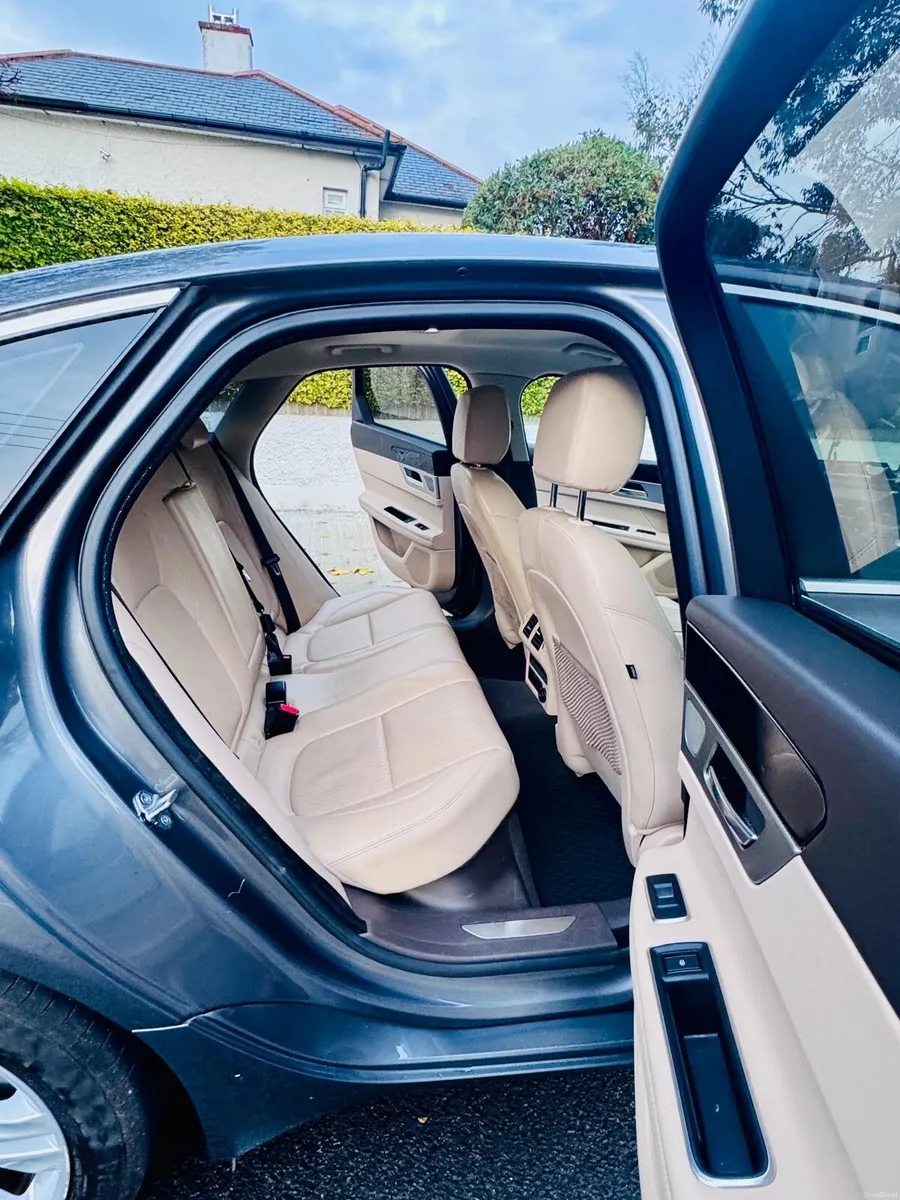 Jaguar XF 2016 - Image 4