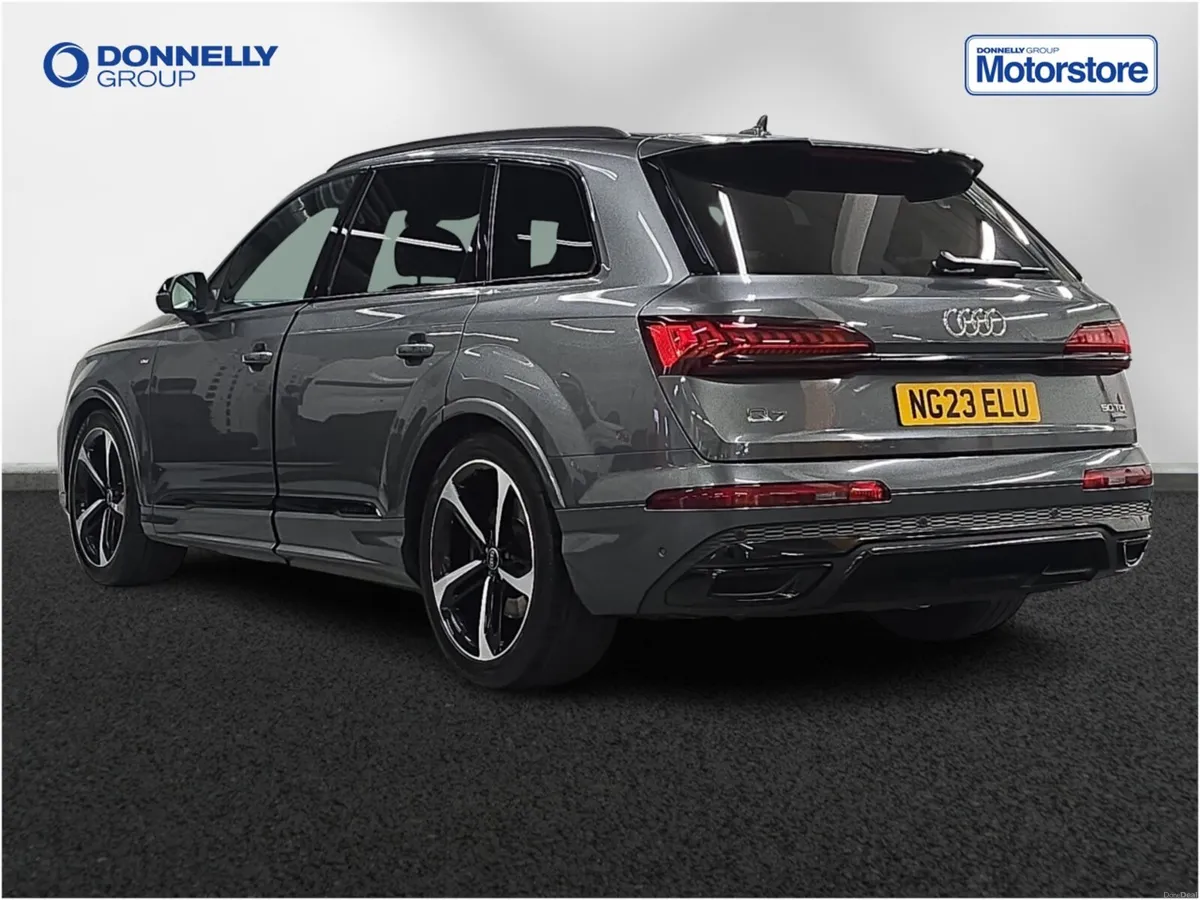 Audi Q7 Diesel Estate Black Edition - Image 2