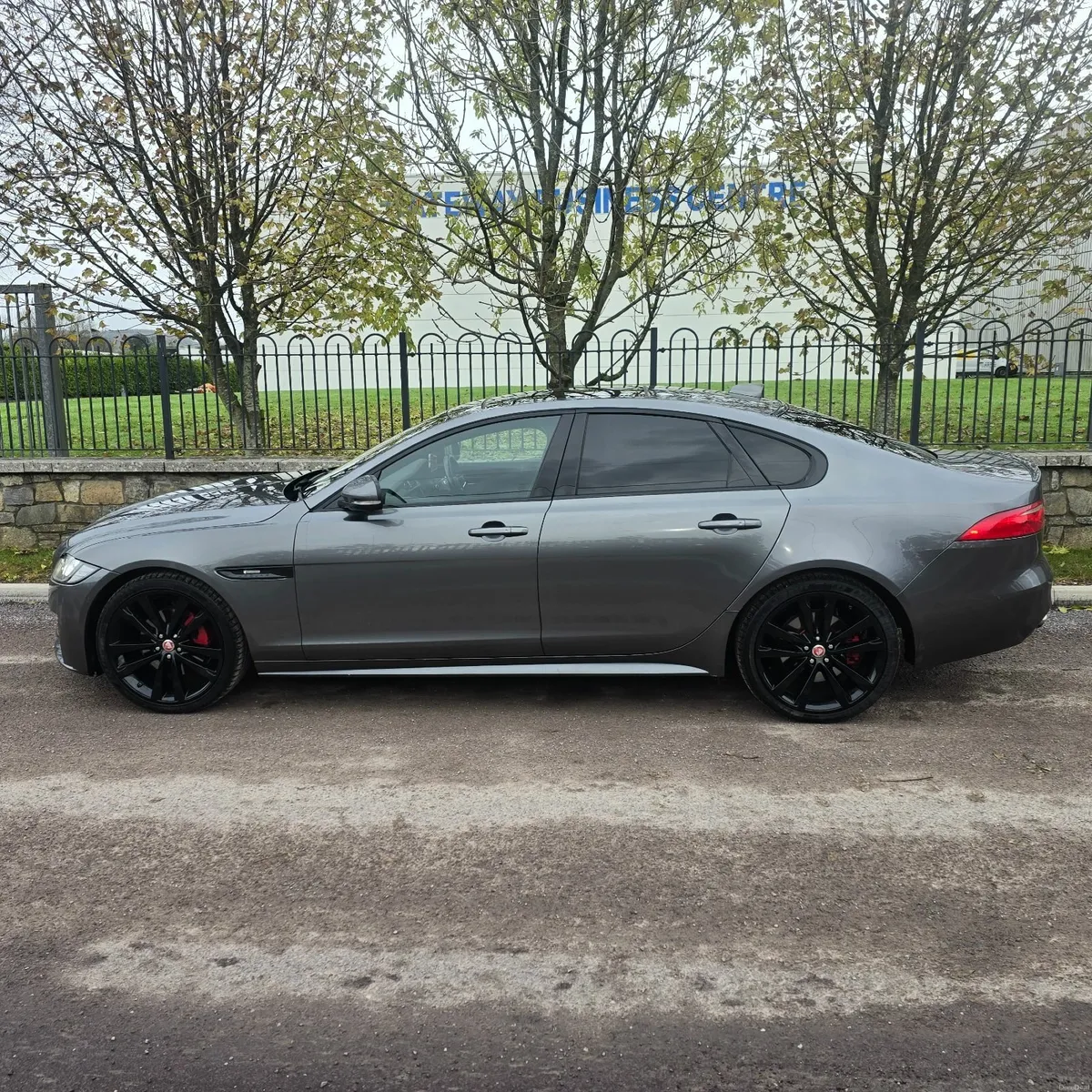Jaguar XF R-sport Very high spec - Image 3