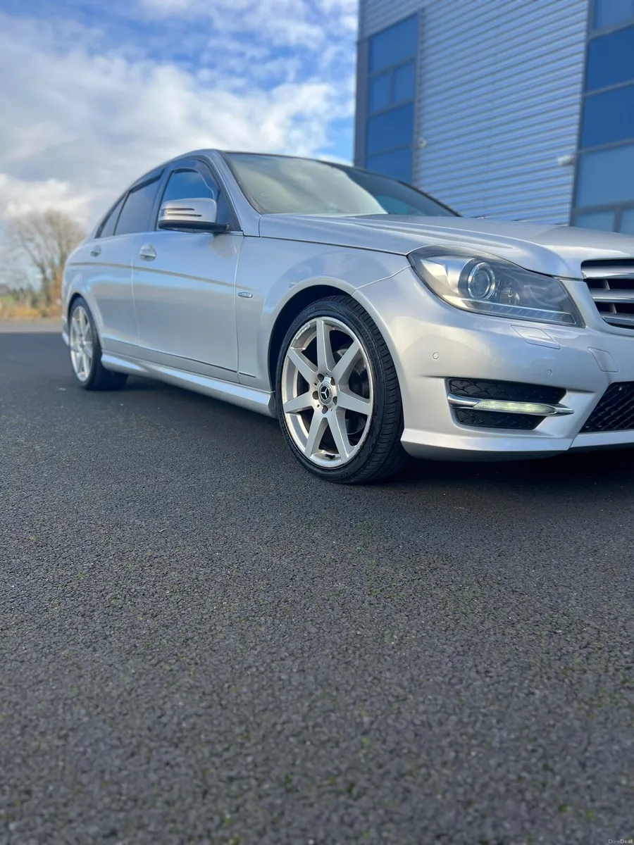 Mercedes Benz C250 - Image 2