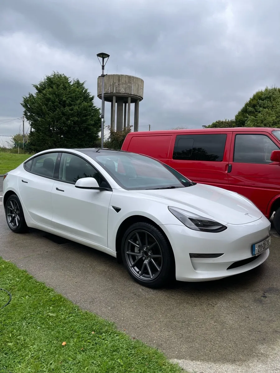 Tesla Model 3 Dual Motor Long Range - Image 1