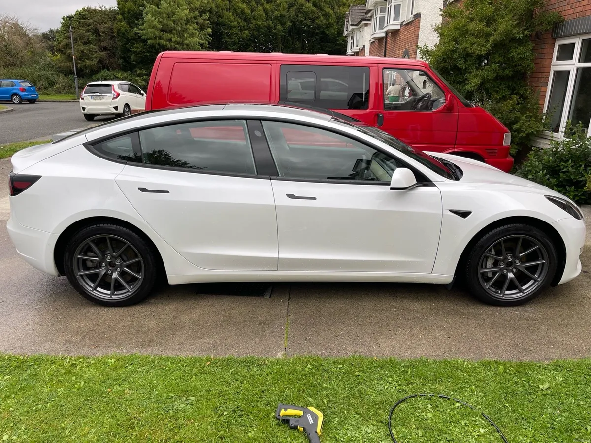 Tesla Model 3 Dual Motor Long Range - Image 3