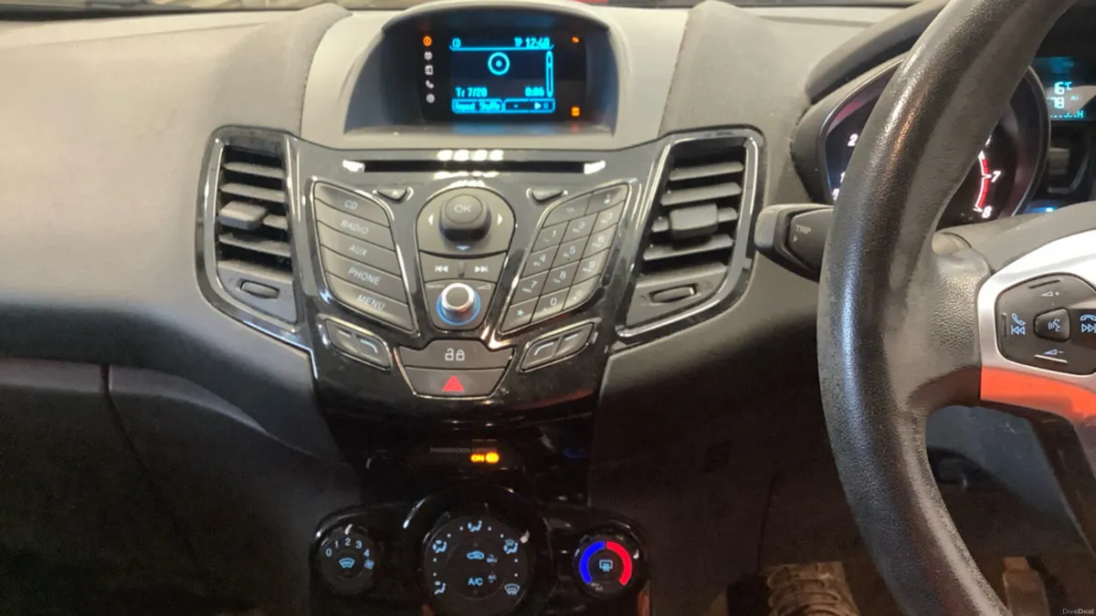2014 Ford Fiesta 1.0 Petrol Zetec - Image 2
