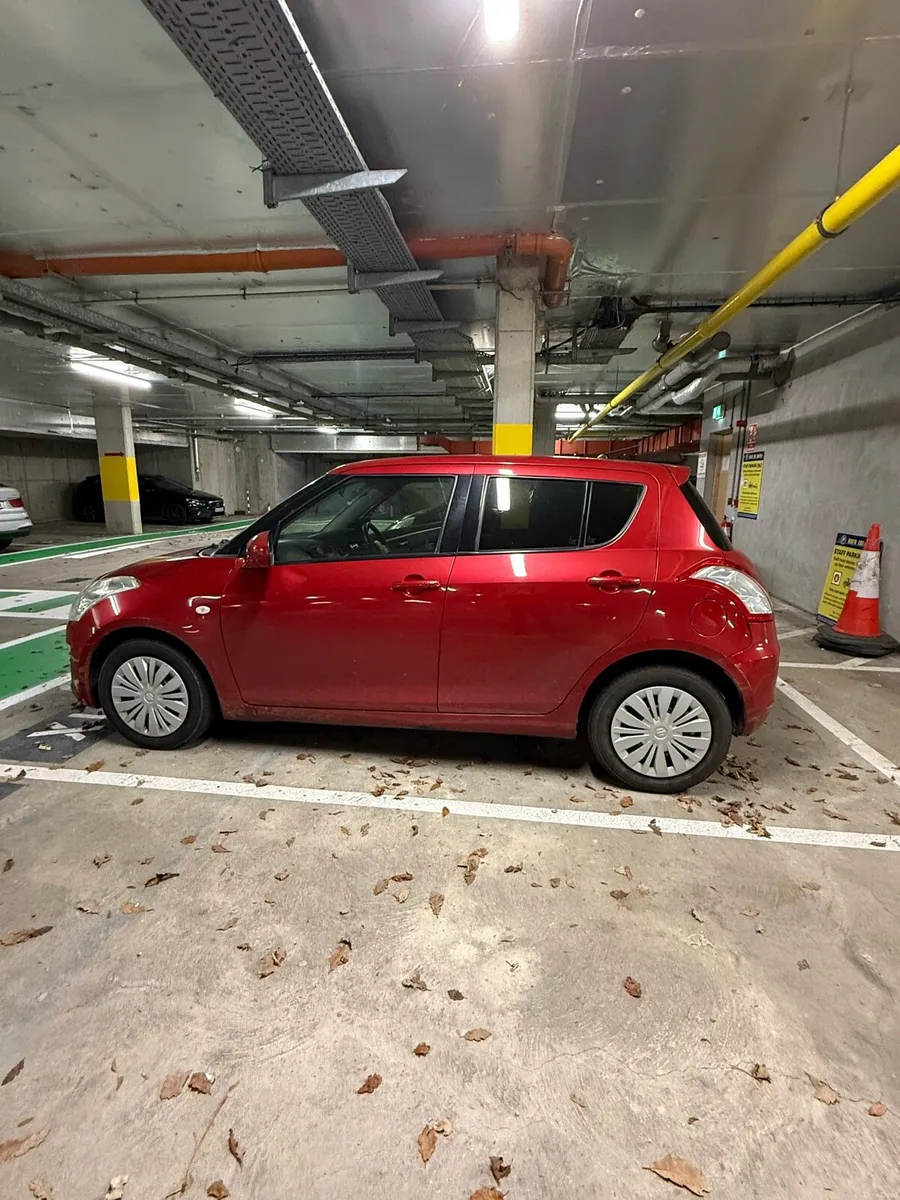 Suzuki Swift. Automatic. Reverse camera, CarPlay - Image 3
