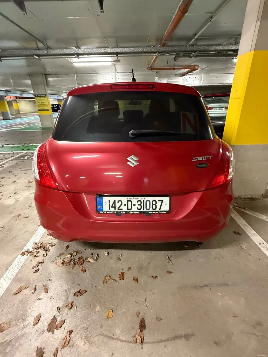 Suzuki Swift. Automatic. Reverse camera, CarPlay - Image 4