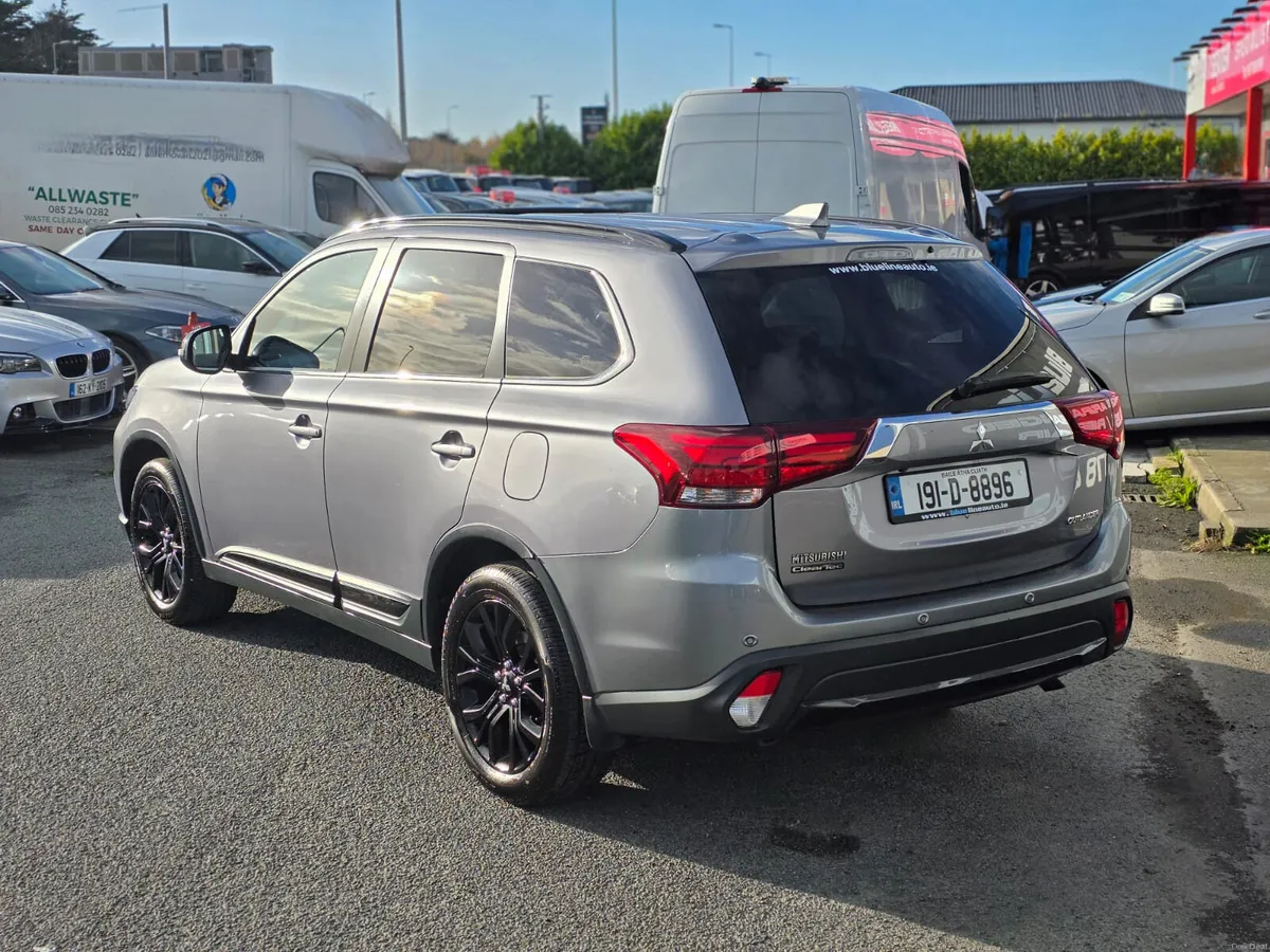 Mitsubishi Outlander 2.2 Diesel Blackline 7 Seater - Image 3