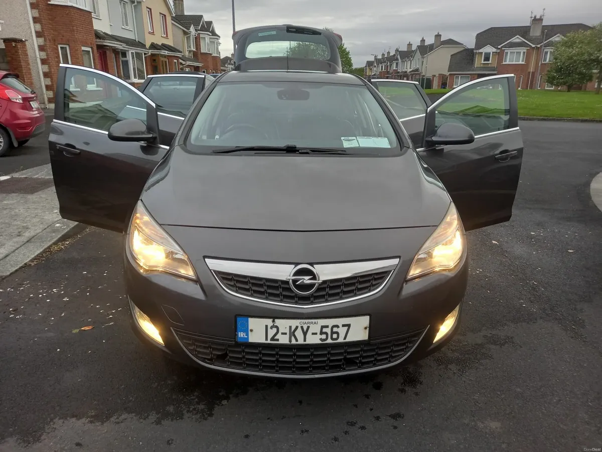Opel Astra 2012 Diesel CDTI Half leather - Image 4
