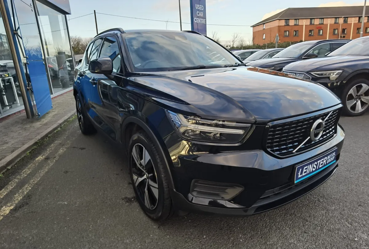 VOLVO XC40 RECHARGE T4 R-DESIGN AUTOMATIC PHEV - Image 3