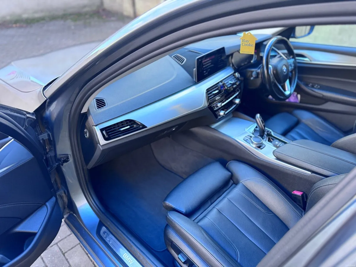 BMW 5-Series 520D - Image 3