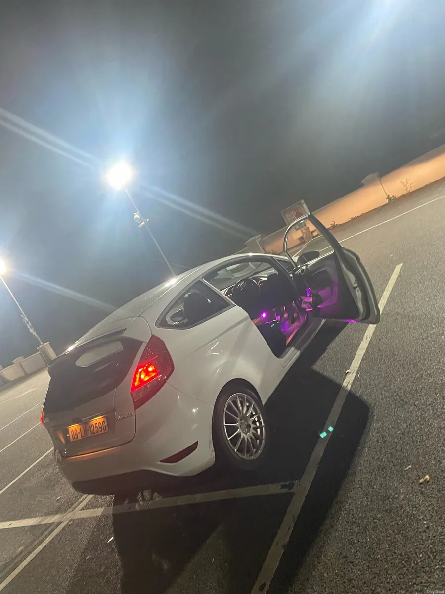 Ford fiesta zetec - Image 1