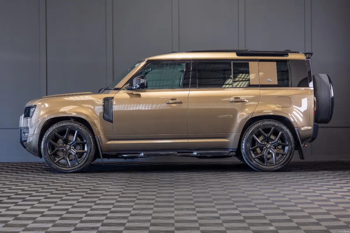 2023 Land Rover Defender 110 P400e XS Edition - Image 3