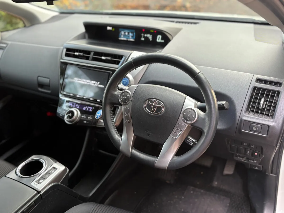 2020 Toyota Prius Alpha S Touring * LOW KMS - Image 2