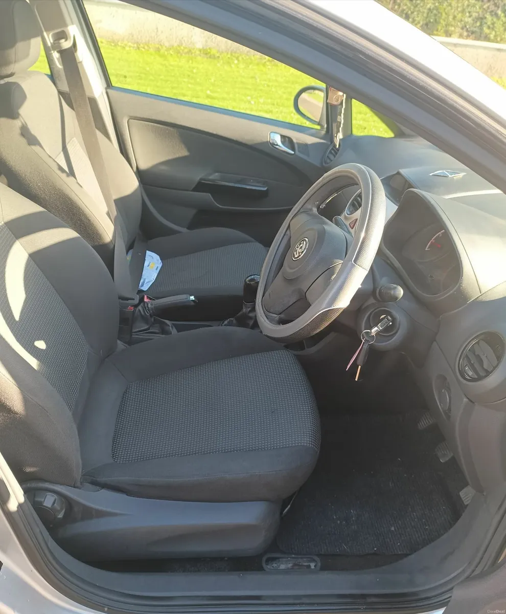 Vauxhall Corsa 2009 - Image 2