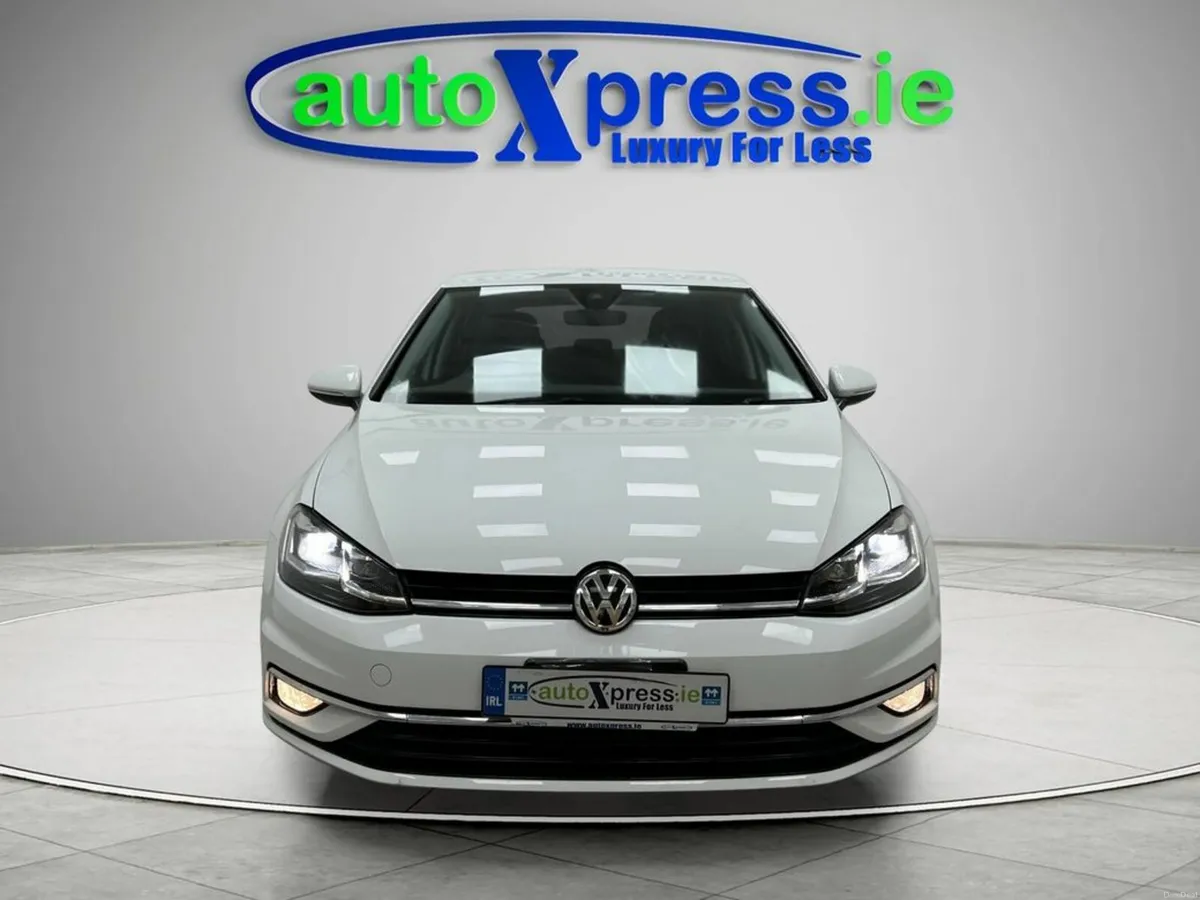 Volkswagen Golf 1.2 TSI Automatic, Reversing camer - Image 3