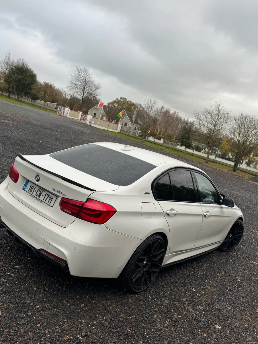 BMW 330e - Image 4