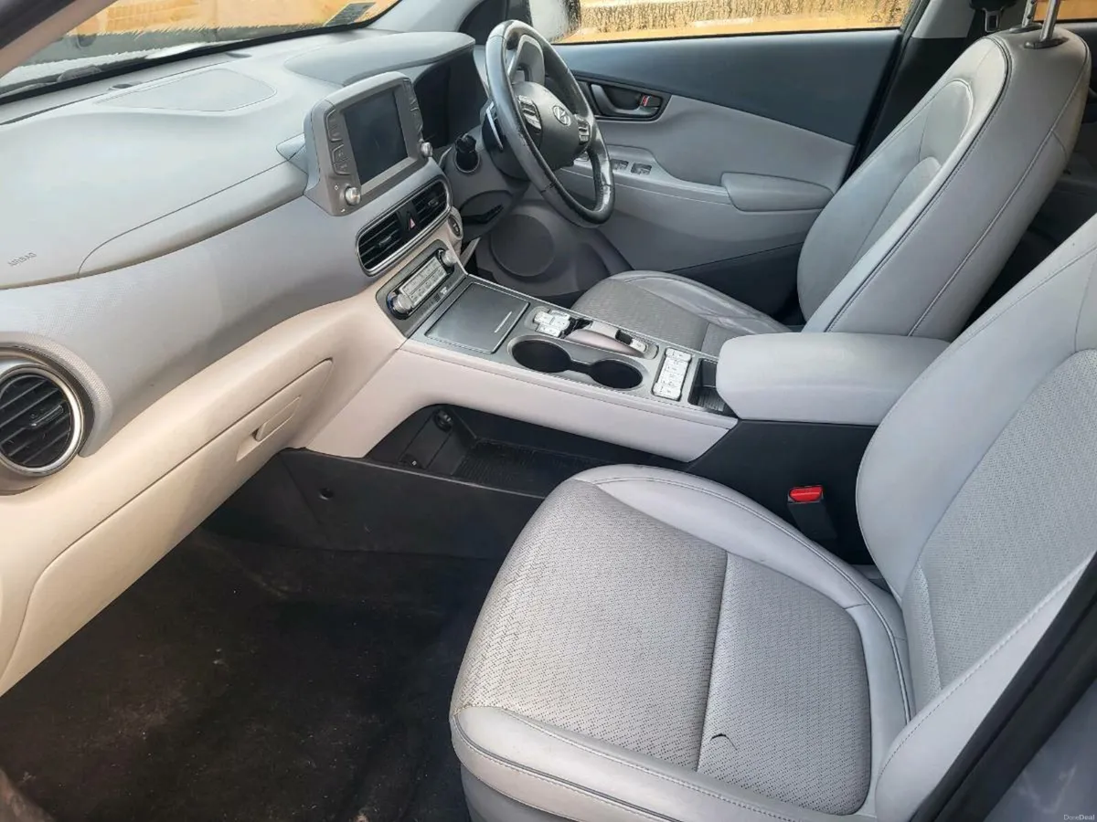 HYUNDAI KONA EV 64KW. ONE OWNER 2019  SOH 100% - Image 4